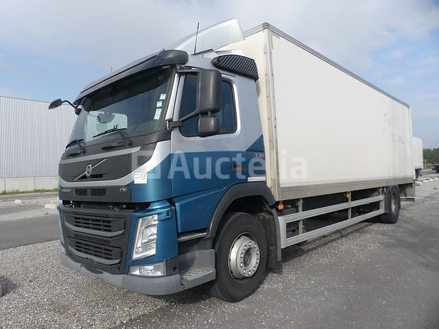 Auctelia: Koelwagens, boxtrucks, wegtractoren, opleggers, kantoorcabine – veiling bij Auctelia