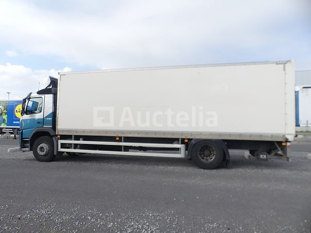REF:1CYS304 - Volvo FM 330 Box Truck (2016-523,411 km)(VIN:YV2X9J0A8GB781650) – foto 8 – kavel bij Auctelia, Fleurus