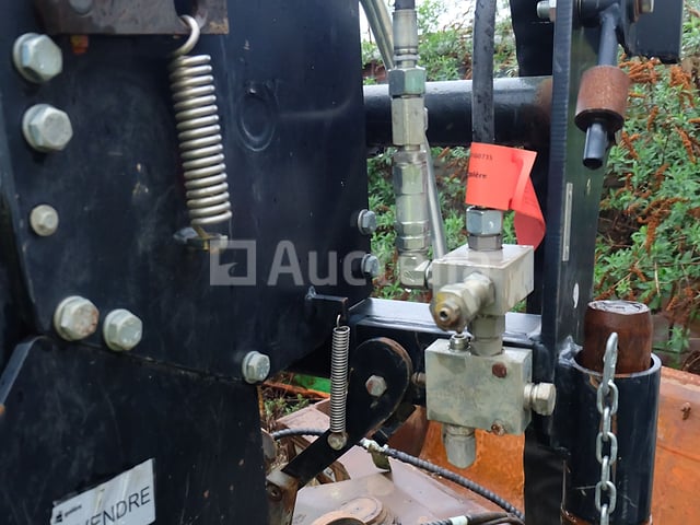 REF:2721017-8 / 2721016-6 - Lier + ondersteuning voor Manitou 5T lier – foto 6 – kavel bij Auctelia, Chaudfontaine