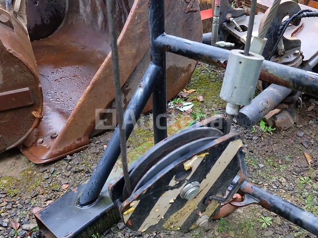 REF:2721017-8 / 2721016-6 - Lier + ondersteuning voor Manitou 5T lier – foto 7 – kavel bij Auctelia, Chaudfontaine