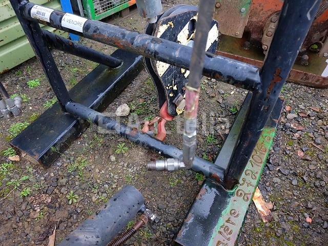 REF:2721017-8 / 2721016-6 - Lier + ondersteuning voor Manitou 5T lier – foto 3 – kavel bij Auctelia, Chaudfontaine