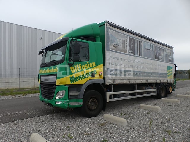 REF:2FET254 - Curtain truck + Moffett DAF CF330FA (2015-368,764 km)(VIN:XLRAEM4100G054465) – kavel bij Auctelia, Fleurus