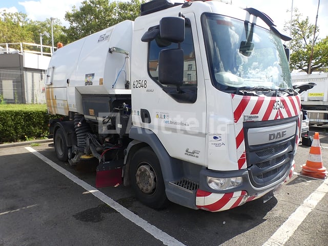REF:62548 - DAF LF 180 FA veegwagen (2015-27,752 km)(VIN: XLRAEL1500L439337) – kavel bij Auctelia, Bruxelles