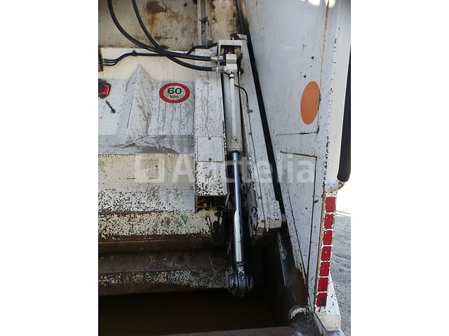 REF:9580 - Vuilniswagen Renault Access D19 (2015-123,158 km)(VIN:SEG1932BL6BF21123) – foto 9 – kavel bij Auctelia, Bruxelles