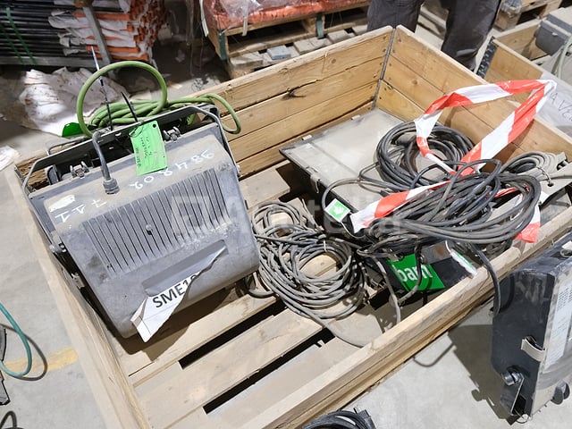 REF:98484139 / 984802711 / 984802683 / 984802212 / 984802569 / 98484146 - 6 halogeen bouwplaatsspotlights – foto 6 – kavel bij Auctelia, Chaudfontaine