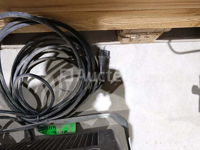 REF:98484139 / 984802711 / 984802683 / 984802212 / 984802569 / 98484146 - 6 halogeen bouwplaatsspotlights – foto 5 – kavel bij Auctelia, Chaudfontaine