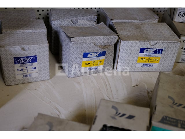 Schroeven – foto 5 – kavel bij Auctelia, Tintigny