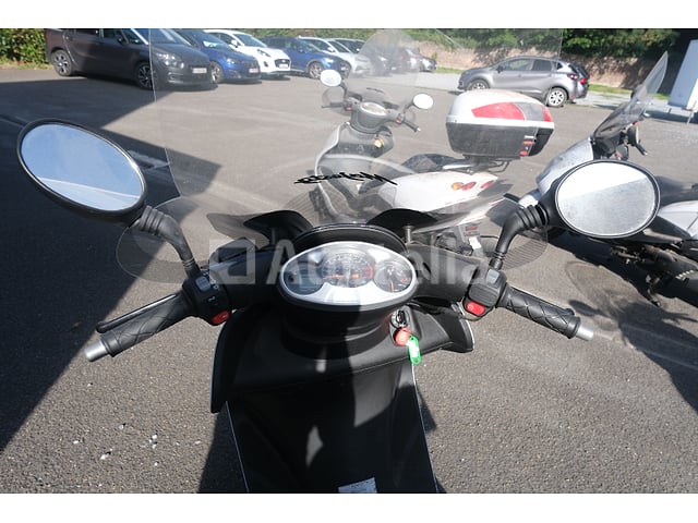 Scooter Yamaha YP125E (2009-3,155 km)(VIN:VTLSE068000011913) – foto 8 – kavel bij Auctelia, Flémalle