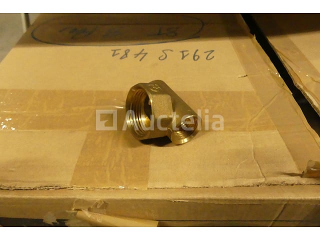 Set accessoires en diverse verwarmingsarmaturen – foto 4 – kavel bij Auctelia, Charleroi