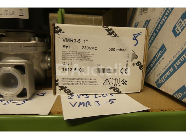 Set accessoires voor gasverwarming (gas-solenoïdekleppen, gasblok, thermostaten, lassen) – foto 4 – kavel bij Auctelia, Charleroi