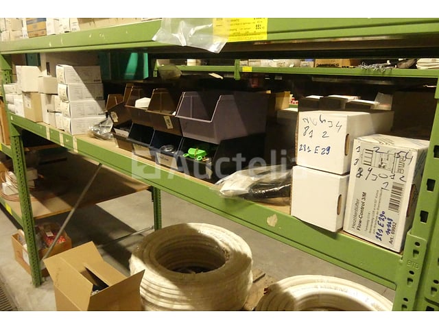 Set accessoires voor olieketel (meters, filters, slangen, enz. (+/- 70 stuks) – kavel bij Auctelia, Charleroi