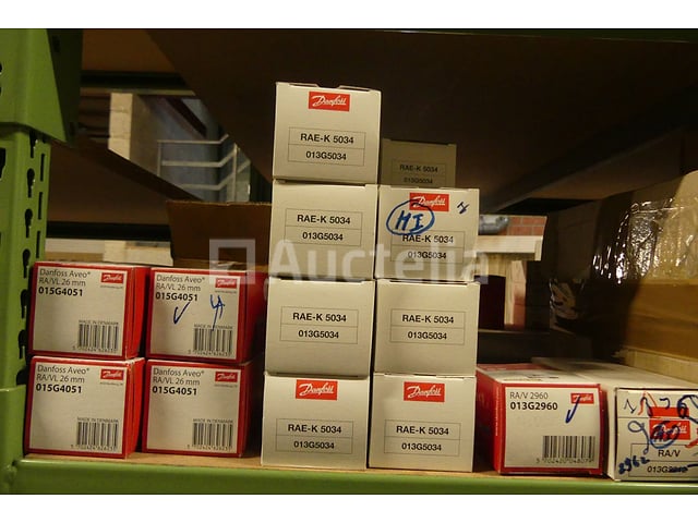 Set thermostatische klepbehuizingen en accessoires voor dito (+/- 200 stuks) – foto 7 – kavel bij Auctelia, Charleroi