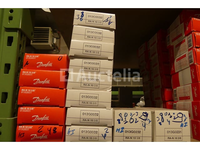 Set thermostatische klepbehuizingen en accessoires voor dito (+/- 200 stuks) – foto 8 – kavel bij Auctelia, Charleroi