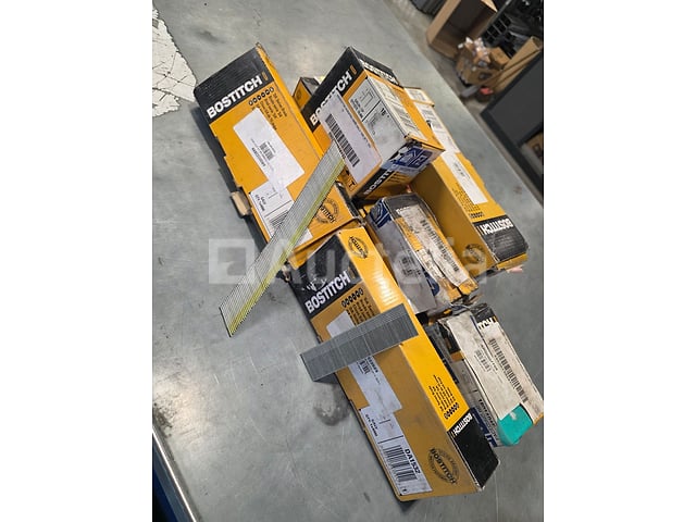Set van 15 dozen gegalvaniseerde nietjes en spijkers – kavel bij Auctelia, La Louvière