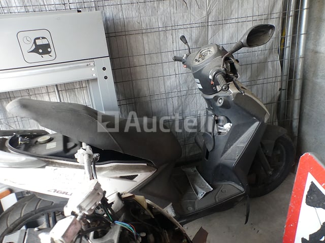 Set van 2 scooters (voor onderdelen) – foto 9 – kavel bij Auctelia, Anderlecht