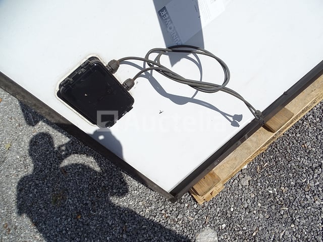 Set van 20 SUNPOWER zonnepanelen met omvormer – foto 5 – kavel bij Auctelia, Aye