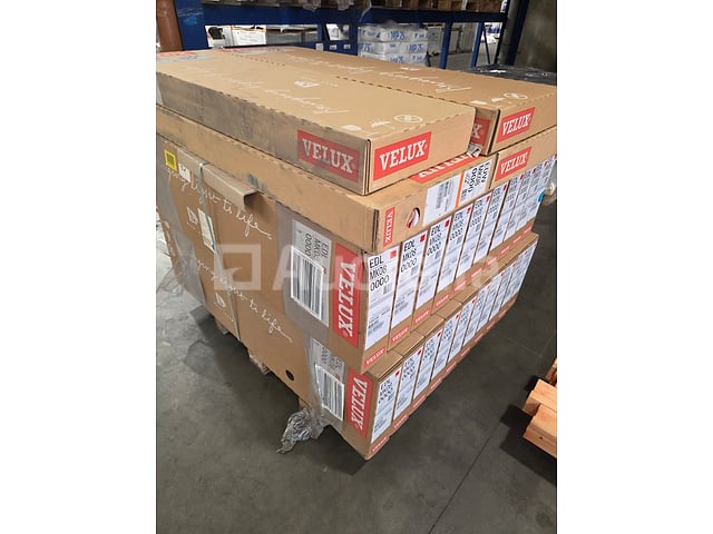 Set van 24 Velux EDL/EDW MK08 fittingen – 780 × 1400 mm – foto 2 – kavel bij Auctelia, La Louvière