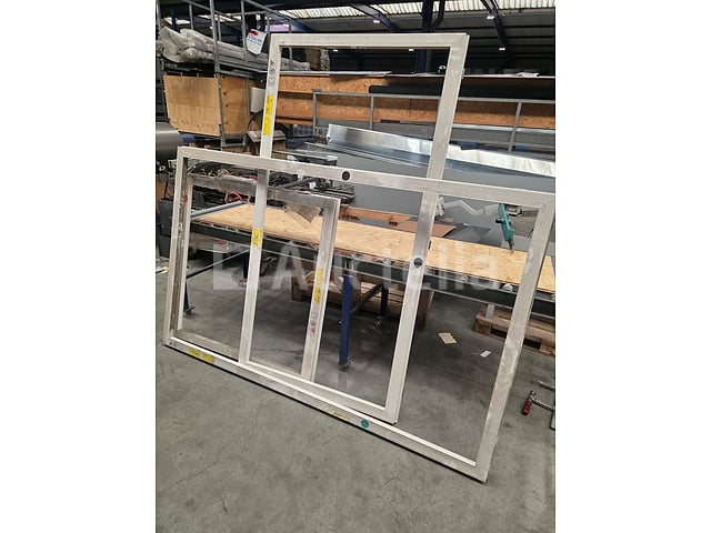 Set van 3 Skylux PVC-frames met cilinder – kavel bij Auctelia, La Louvière