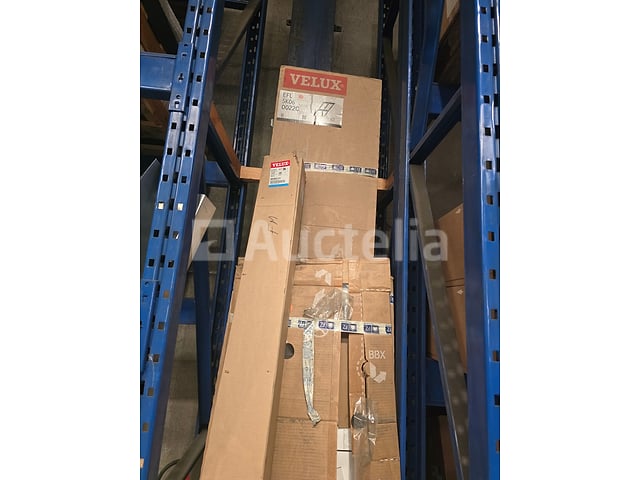 Set van 3 Velux-accessoires: pasvorm, spanten en bekleding – foto 2 – kavel bij Auctelia, La Louvière