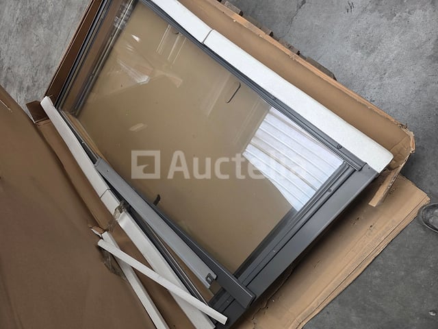 Set van 3 Velux GGL/LPG-frames en openingen – foto 3 – kavel bij Auctelia, La Louvière