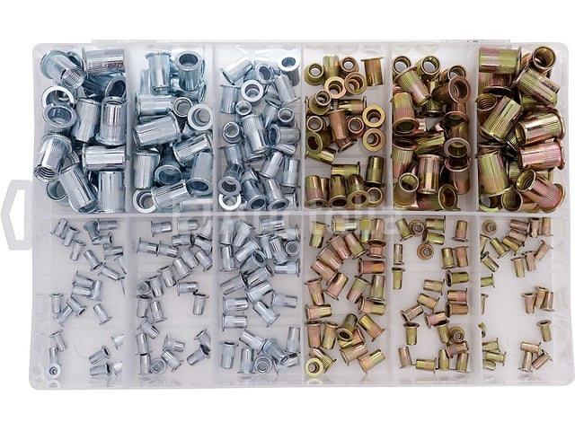 Set van 300 KRAFT&DELE klinkmoeren – foto 2 – kavel bij Auctelia, Aye