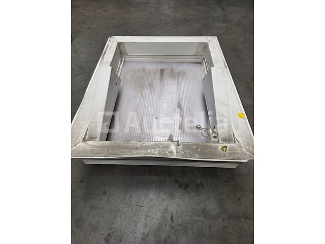 Skylux Skymax CE rookvent met PVC-randsteen – 1000 × 1300 mm – kavel bij Auctelia, La Louvière