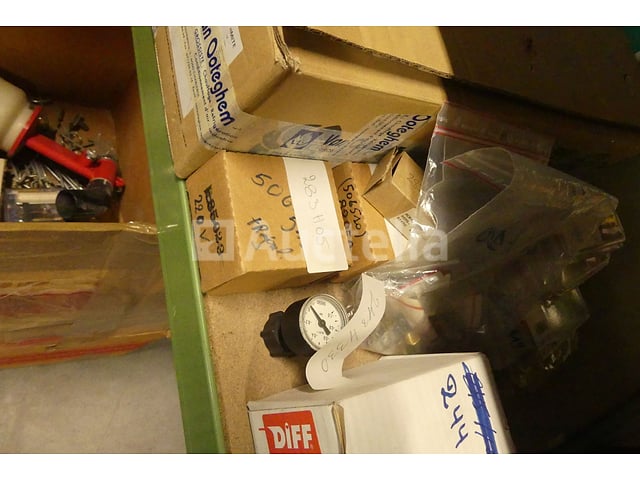 Solenoïdeklep-assemblage en accessoires – foto 5 – kavel bij Auctelia, Charleroi