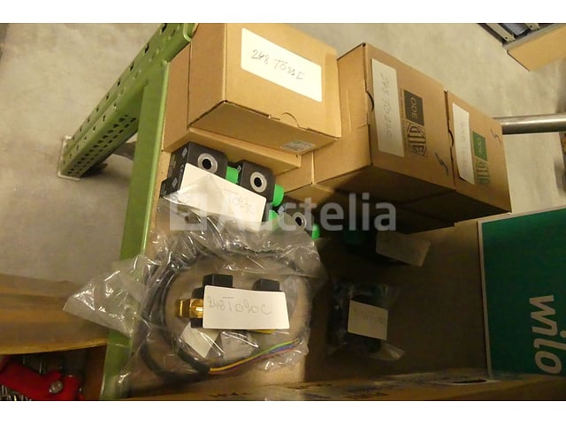 Solenoïdeklep-assemblage en accessoires – foto 9 – kavel bij Auctelia, Charleroi