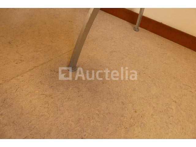 Stoelen, salontafel – foto 5 – kavel bij Auctelia, Chastre