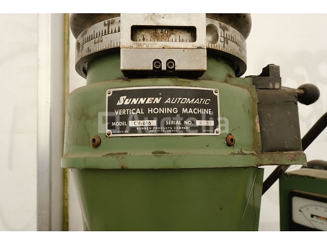 Sunnen CV-616 Industriële Verticale hoonmachine – foto 4 – kavel bij Auctelia, Mechelen