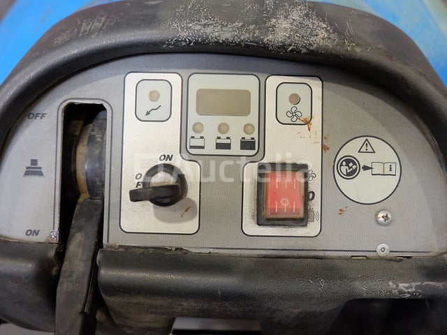 Suroil Elektrische Vloerborstelmachine – foto 5 – kavel bij Auctelia, Herve