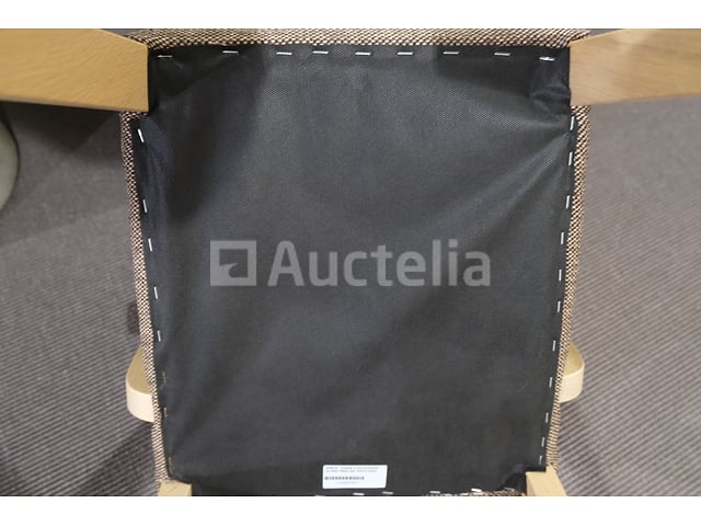 Tafel met stoelen gedekt – foto 9 – kavel bij Auctelia, Mont-de-l'Enclus