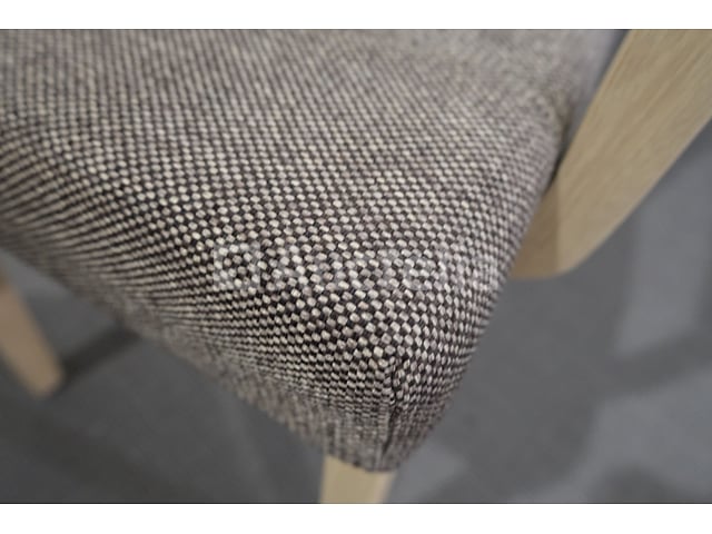 Tafel met stoelen gedekt – foto 7 – kavel bij Auctelia, Mont-de-l'Enclus