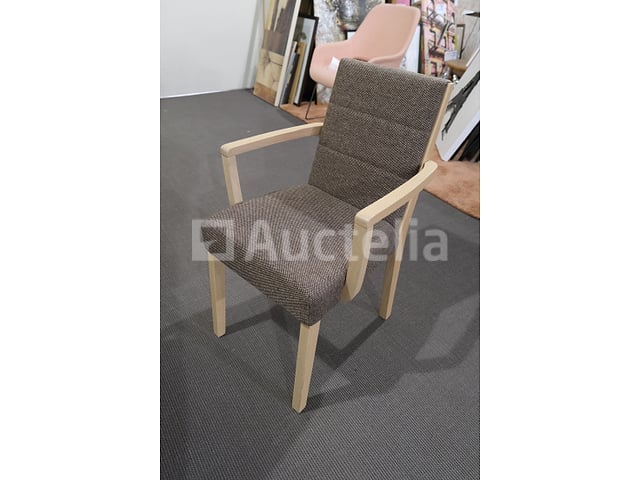 Tafel met stoelen gedekt – foto 6 – kavel bij Auctelia, Mont-de-l'Enclus