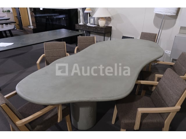 Tafel met stoelen gedekt – foto 2 – kavel bij Auctelia, Mont-de-l'Enclus