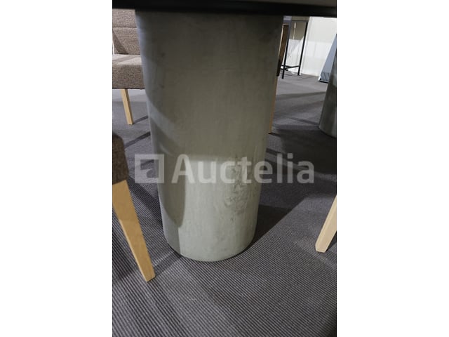 Tafel met stoelen gedekt – foto 4 – kavel bij Auctelia, Mont-de-l'Enclus