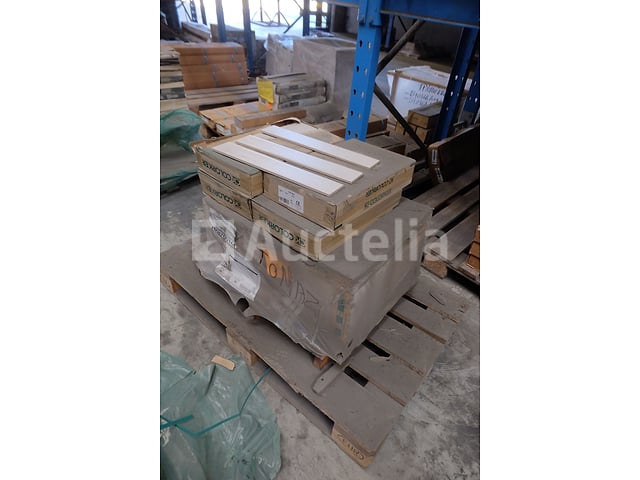 Tegels en plinten – foto 2 – kavel bij Auctelia, Paliseul