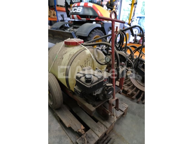 Trolley benzinesproeier – foto 2 – kavel bij Auctelia, Ottignies-Louvain-la-Neuve