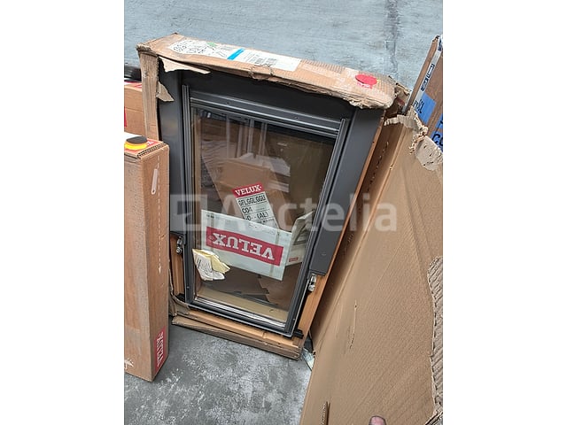 Velux C04 Pakket: Raam, handmatige luik en beslagen – 550 × 980 mm – foto 3 – kavel bij Auctelia, La Louvière