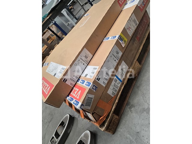 Velux MK04 kit: GGL-raam en 2 EDL-armaturen – 780 × 980 mm – foto 2 – kavel bij Auctelia, La Louvière