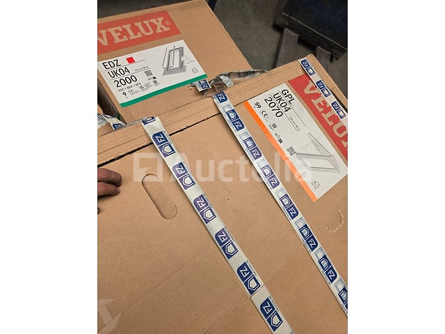 Velux UK04 set: 13 EDZ-koppelingen en 1 LPG-raam – 1340 × 980 mm – foto 3 – kavel bij Auctelia, La Louvière