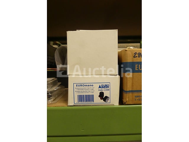 Verwarmingsaccessoireset (veiligheidsgroep, drukmeters, thermometers, doorstroomventiel) (+/- 40 pcs) – foto 5 – kavel bij Auctelia, Charleroi