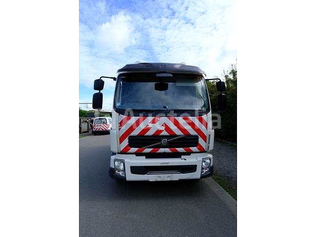 Volvo Brush Truck (2009-84,265 km)(VIN: YV2TBM0A89B546382) – foto 2 – kavel bij Auctelia, Namur