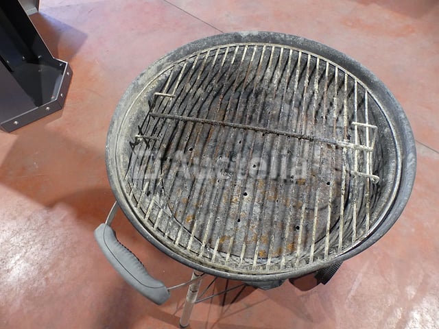 Weber Compact Kettle Houtskoolgrill – foto 3 – kavel bij Auctelia, Éghezée