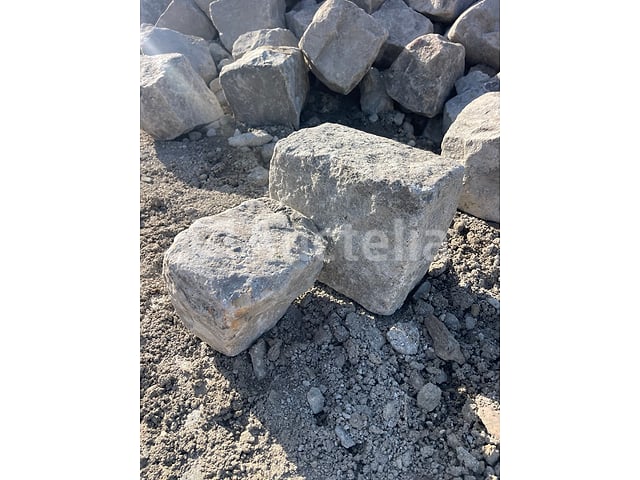 Zandstenen bestrating (25 ton) – foto 3 – kavel bij Auctelia, Beaumont