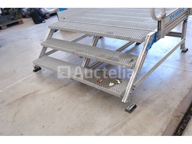 Zarges aluminium voetbrugtrap – foto 3 – kavel bij Auctelia, Mechelen
