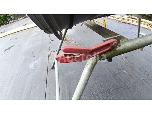Zware sparrenschroefdraad – foto 3 – kavel bij Auctelia, Lasne